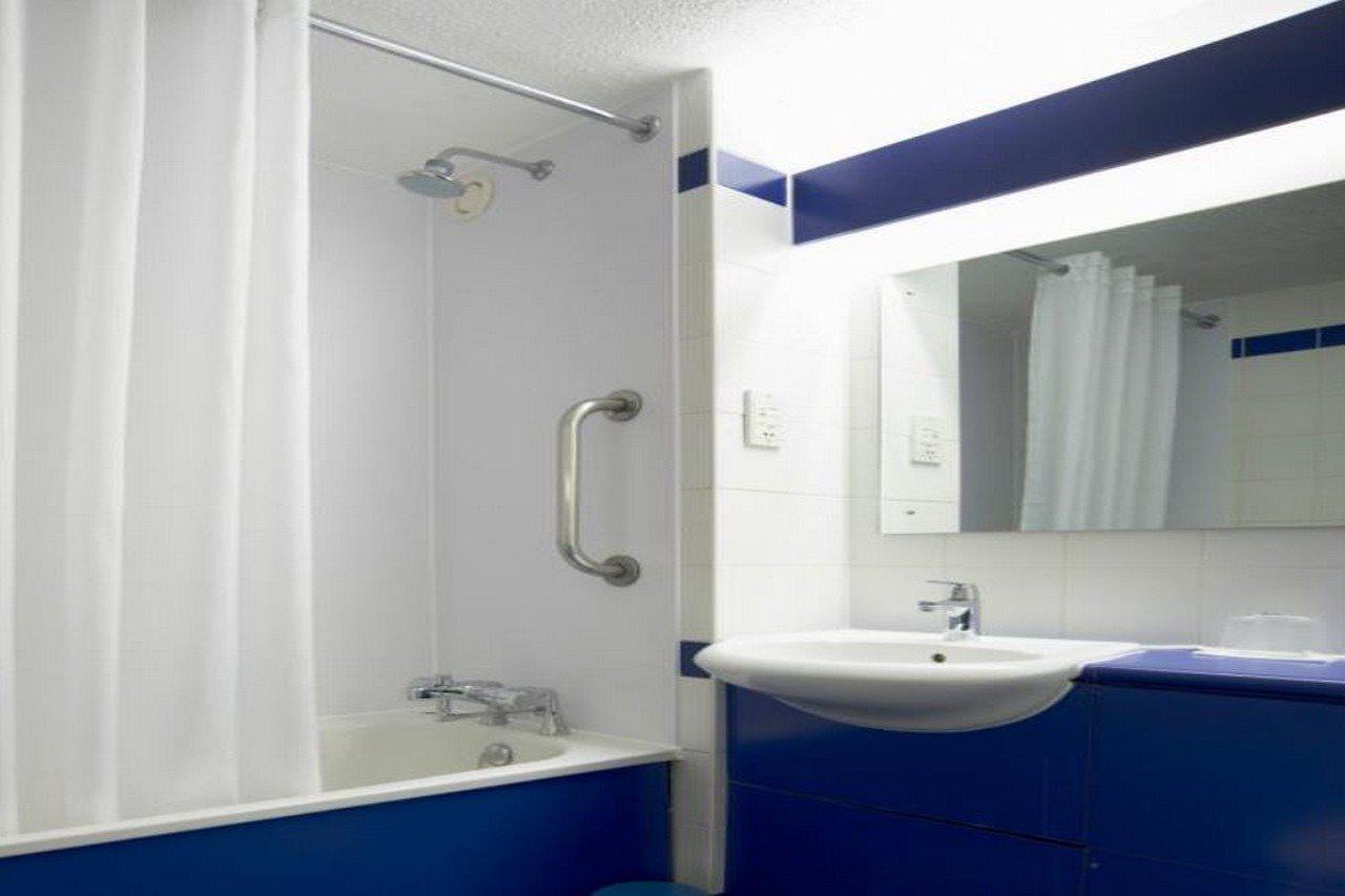Travelodge Swindon Central Zewnętrze zdjęcie